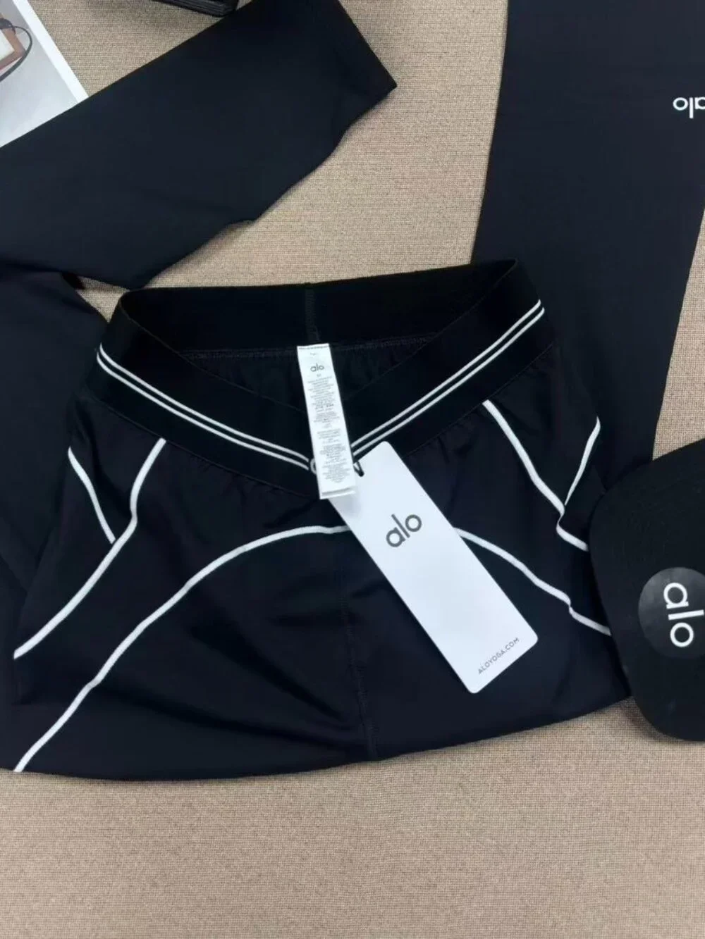 NWT ALO Yoga High Rise Leggings🎉Heart Throb Black Athleisure Size S/M
